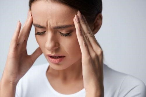 4 cách massage ‘đánh tan’ cơn đau nửa đầu