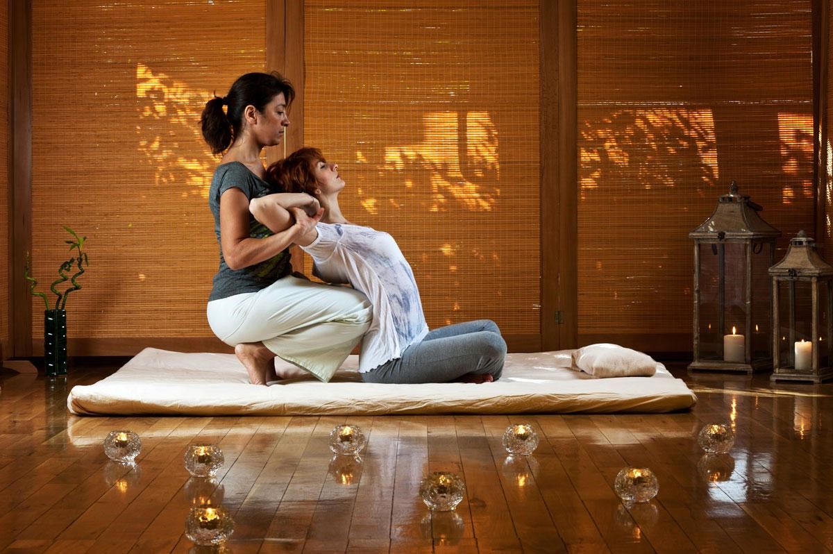 Massage Thái là gì? Công dụng và điều cần lưu ý 