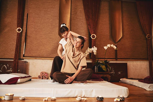 Cân bằng năng lượng, phục hồi sức khỏe từ Massage Thái cổ truyền    