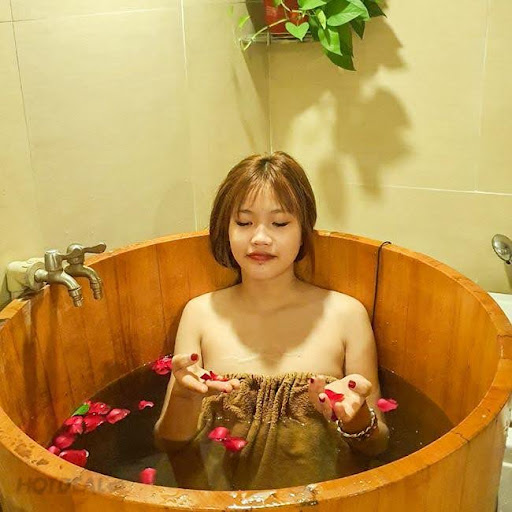 Chữa đau lưng, "khai mở" vận may với massage bấm huyệt