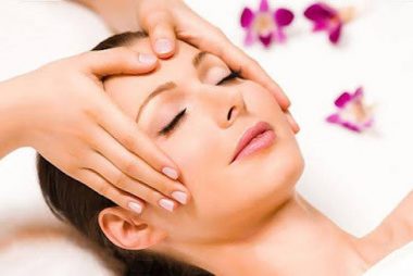 Massage bấm huyệt trị đau đầu: Giải pháp an toàn, hiệu quả tức thì hay không?