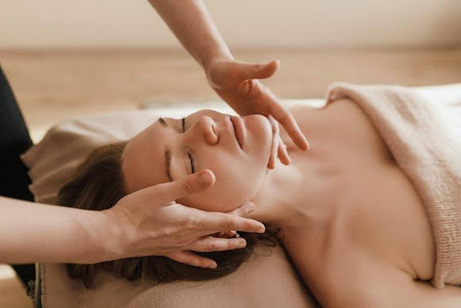 Trẻ ra 10 tuổi sau một liệu trình massage Nhật Bản