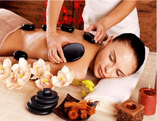 Massage đá nóng kết hợp xông hơi: Trải nghiệm hoàn hảo từ bên trong