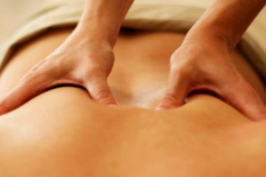 Massage bấm huyệt có giúp đả thông kinh mạch như truyền tai?