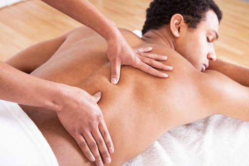 Massage bấm huyệt có giúp đả thông kinh mạch như truyền tai?